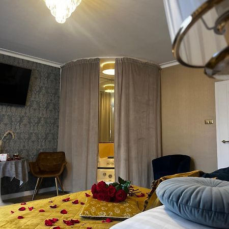 Gold Apartments Jacuzzi Room Ченстохова Номер фото