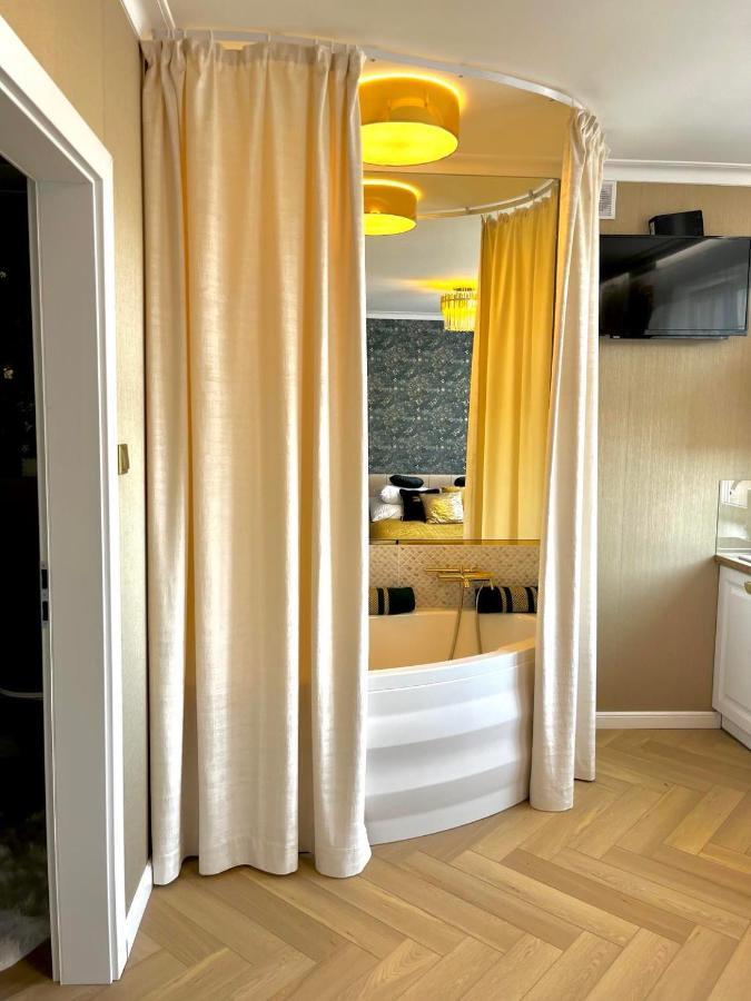 Gold Apartments Jacuzzi Room Ченстохова Екстер'єр фото